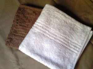 Snag free towels in White and Pebble